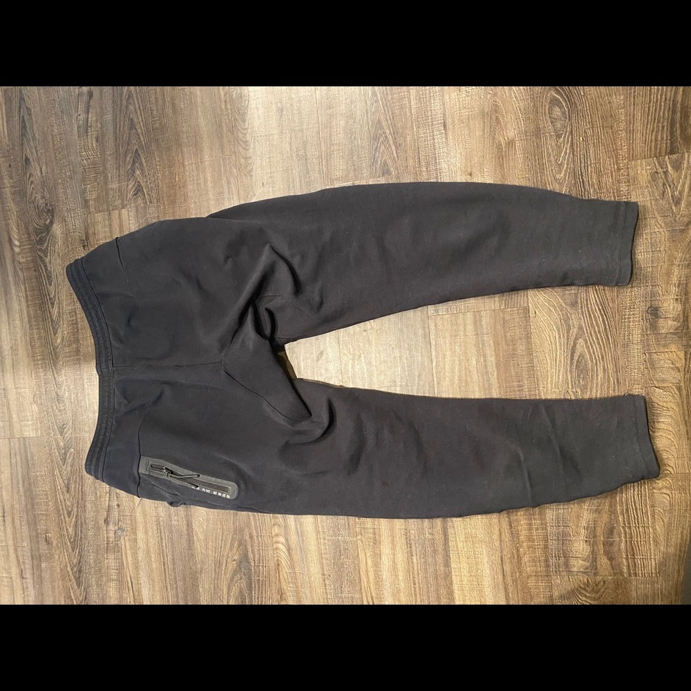 Nike tech sweatpants fleece  retail for 130